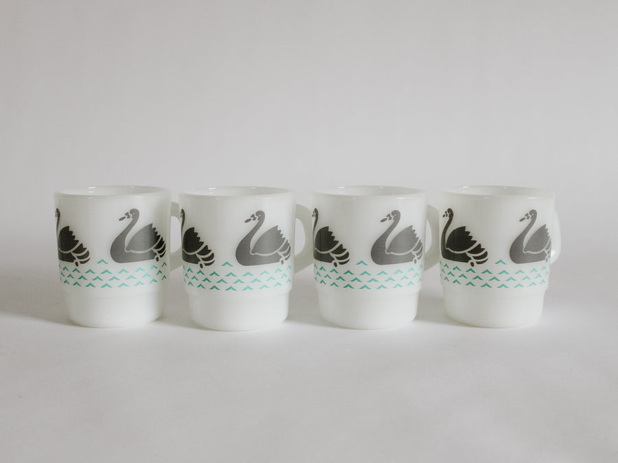 Termocrisa Milk Glass Swan Mug Set