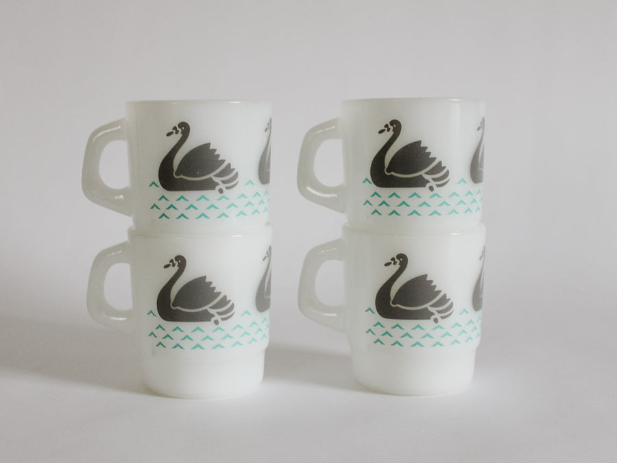 Termocrisa Milk Glass Swan Mug Set