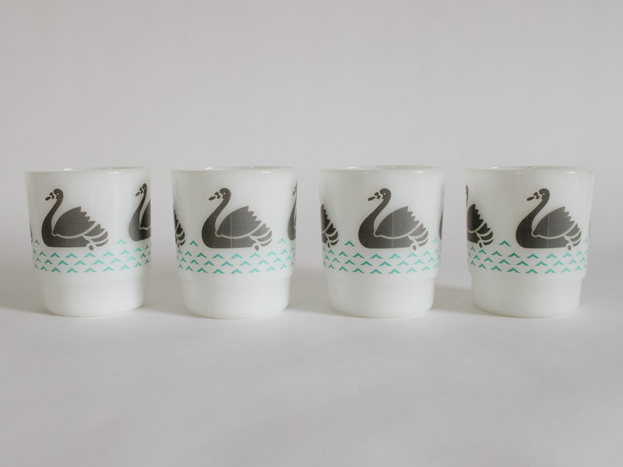 Termocrisa Milk Glass Swan Mug Set